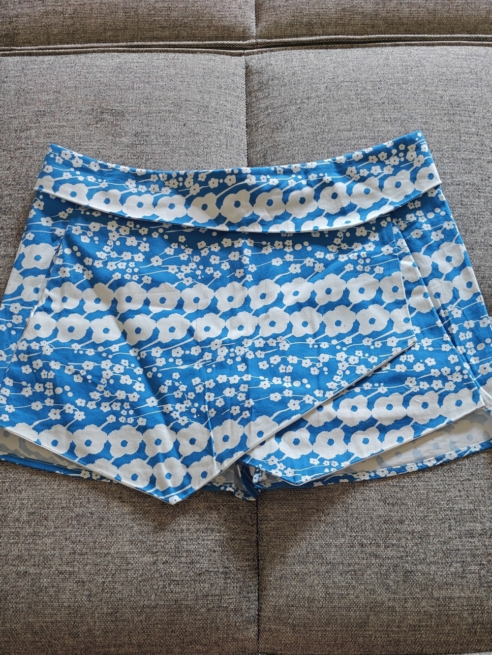 Romeo & Juliet Couture Blue and White Floral Skort